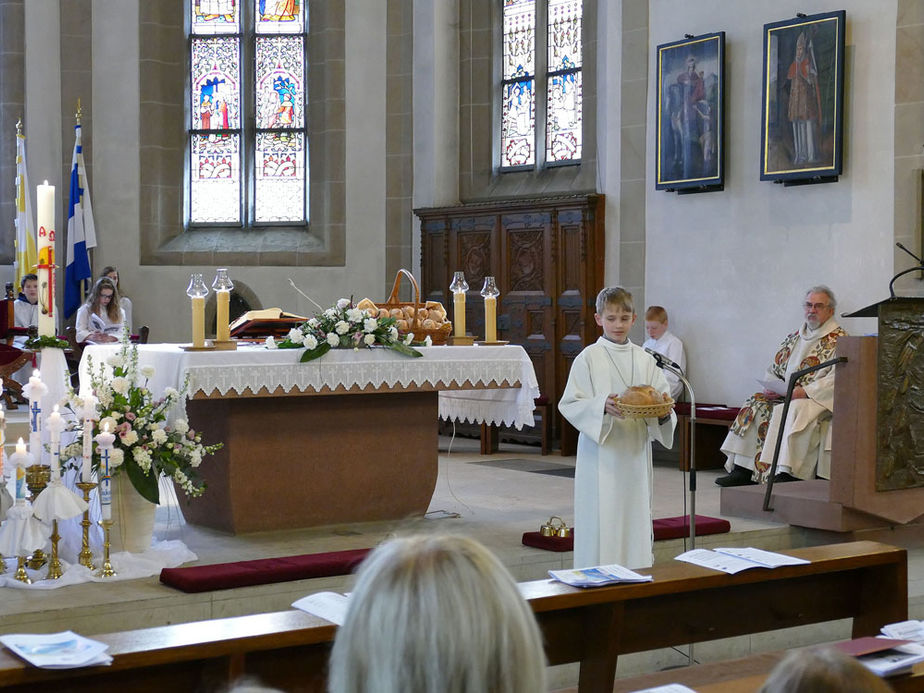 1. Heilige Kommunion in St. Crescentius (Foto: Karl-Franz Thiede)